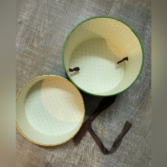 KATE SPADE Jewelry Gift Box Round with Bow Present Holiday - Picture 7 of 8